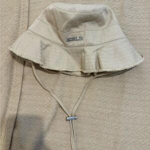 Jacquemus Large brim bucket hat size 58 beige